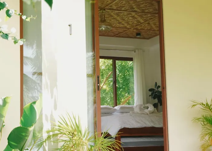 Hotel Casa De Lambug *